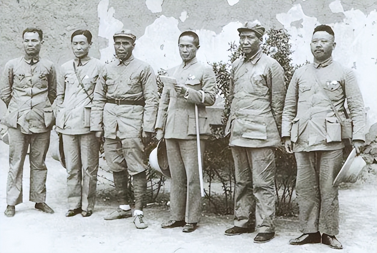 她是叶帅最后一任妻子,生下一双儿女,现年96岁,孙女是知名歌星