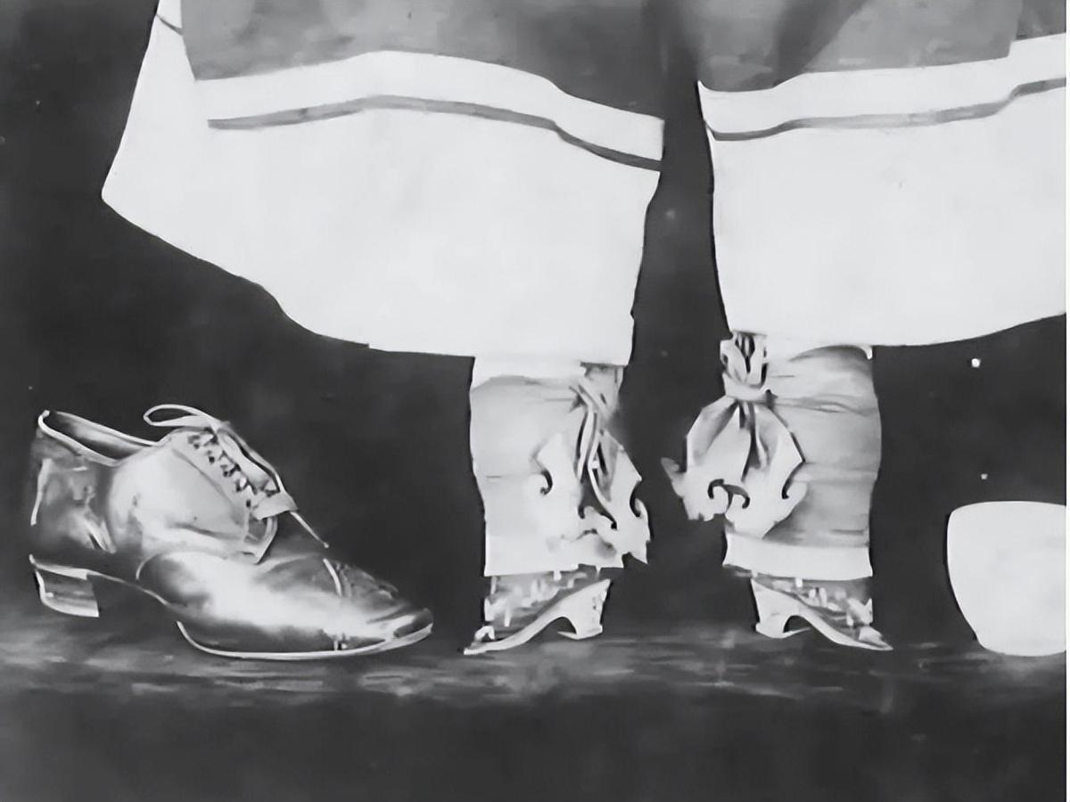 【晚清*楼青**秘影】*楼青**女丰乳肥臀，媚态撩人，风情尽显！