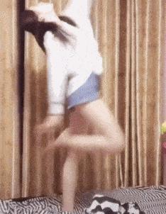 神回复：老鼠贴粘到的，吃了不会犯法吧？网友：自首，争取死缓