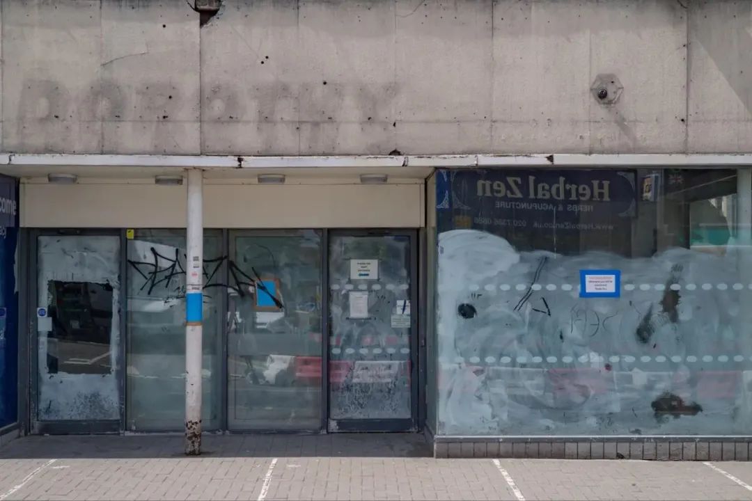 全国多地不能发货，商家赔惨了/巴黎世家推出了一款「真菌皮衣」