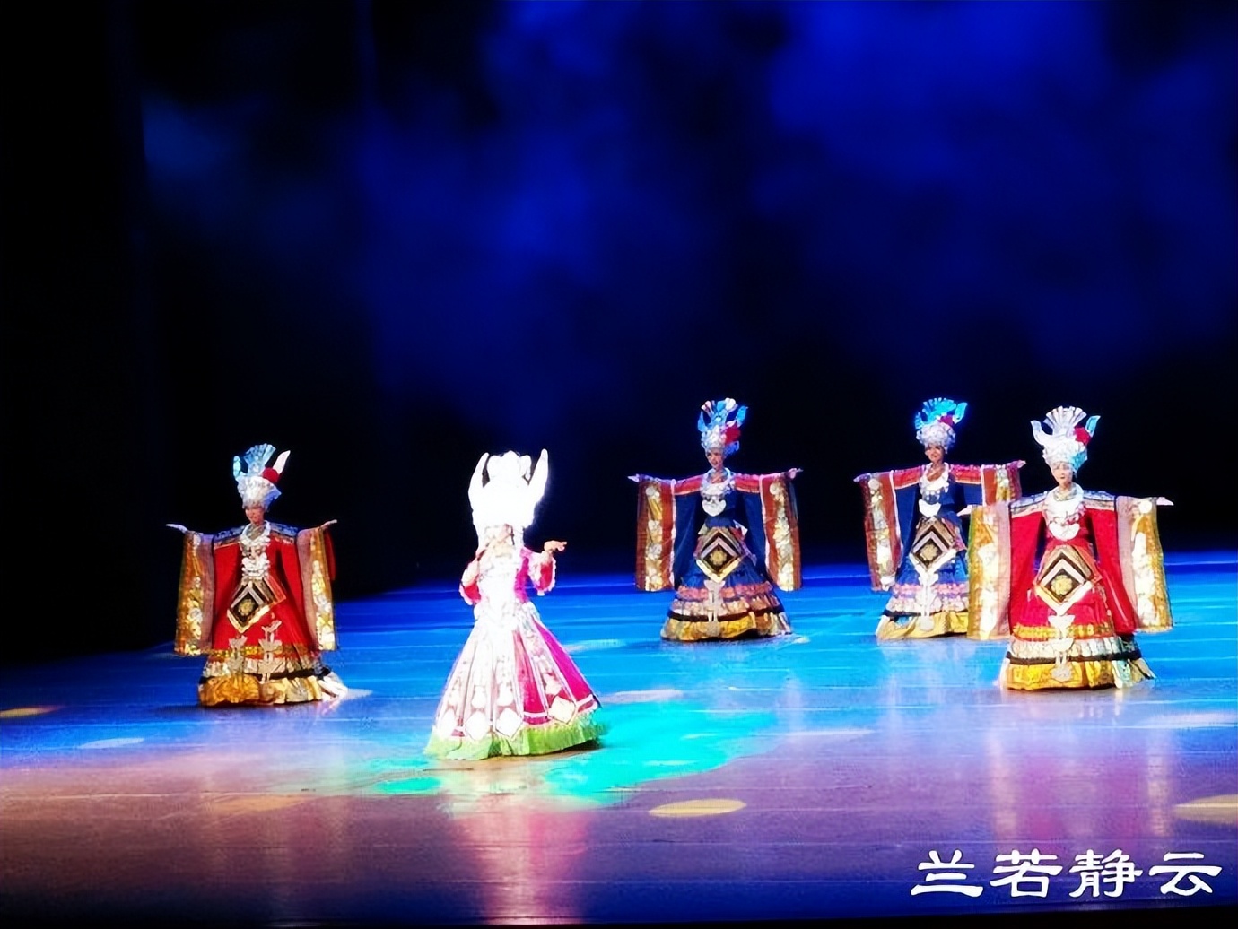 贵阳多彩贵州位置,贵阳多彩贵州城风景区