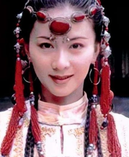 演员汤加丽：当人体模特，和丈夫离婚，被父母嫌弃，今45岁还单身