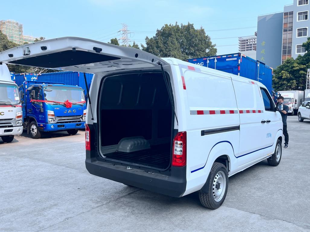 江淮蓝猫m1最高时速,江淮蓝猫m1是微面吗