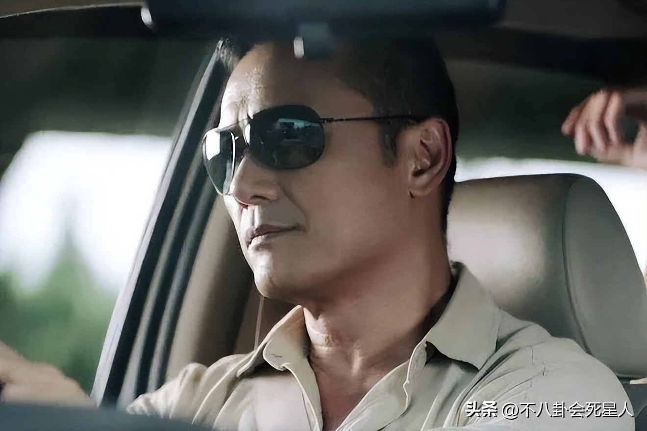 8位老牌明星晚年回归普通人生活,5位移居国外明星现状