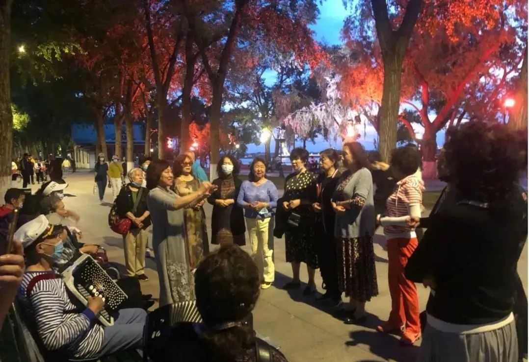 夜幕下哈尔滨美丽的松花江畔,夜幕下的哈尔滨松花江