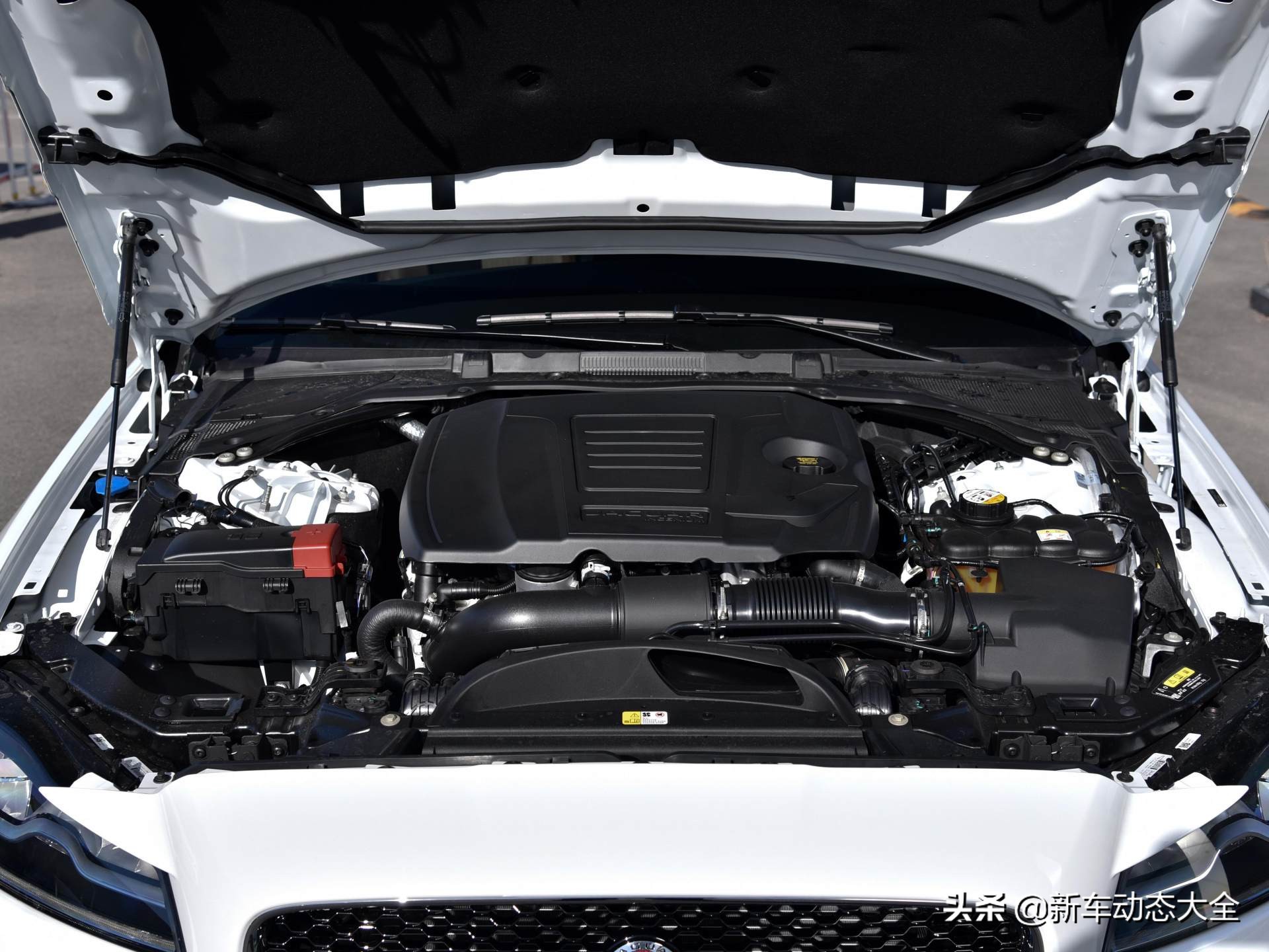 价格实惠捷豹xfl实拍解析,2017款捷豹xfl2.0t240ps奢华版油耗