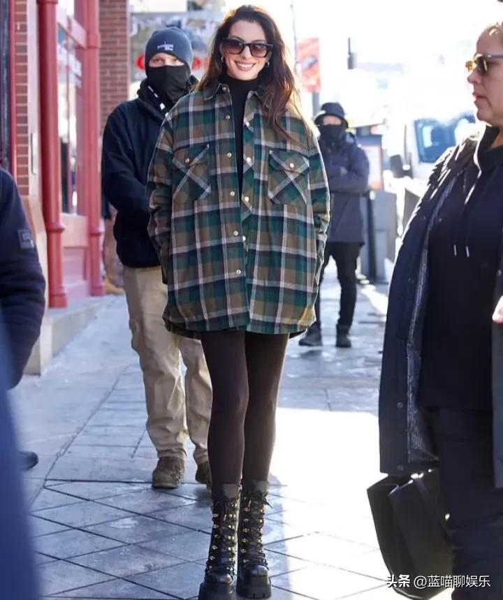 赛琳娜白西装,赛琳娜丝绒西装