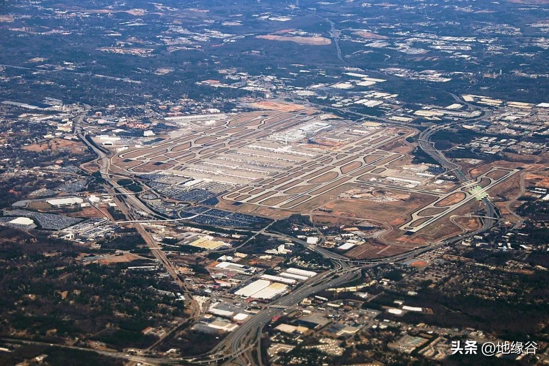美国机场为啥那么多跑道,美国机场最新消息