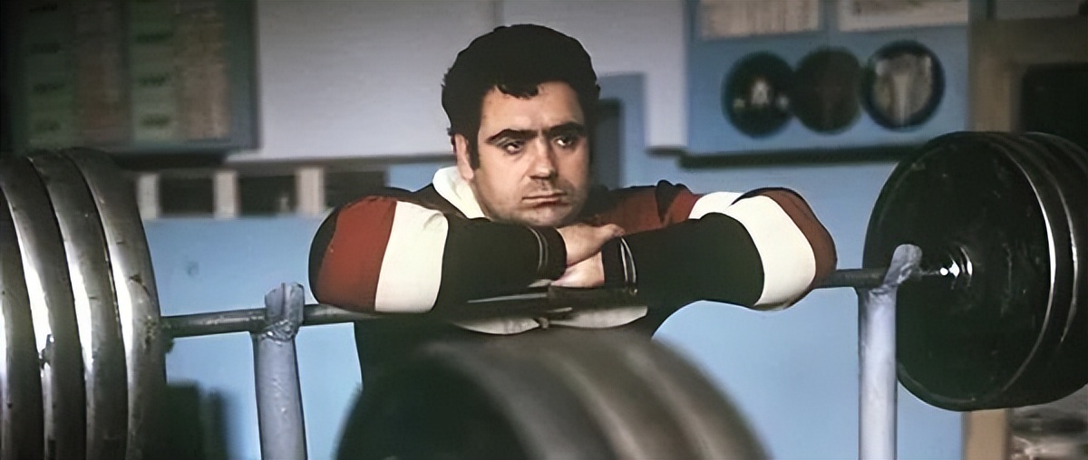 健身房只做卧推和硬拉,健身只练1rm