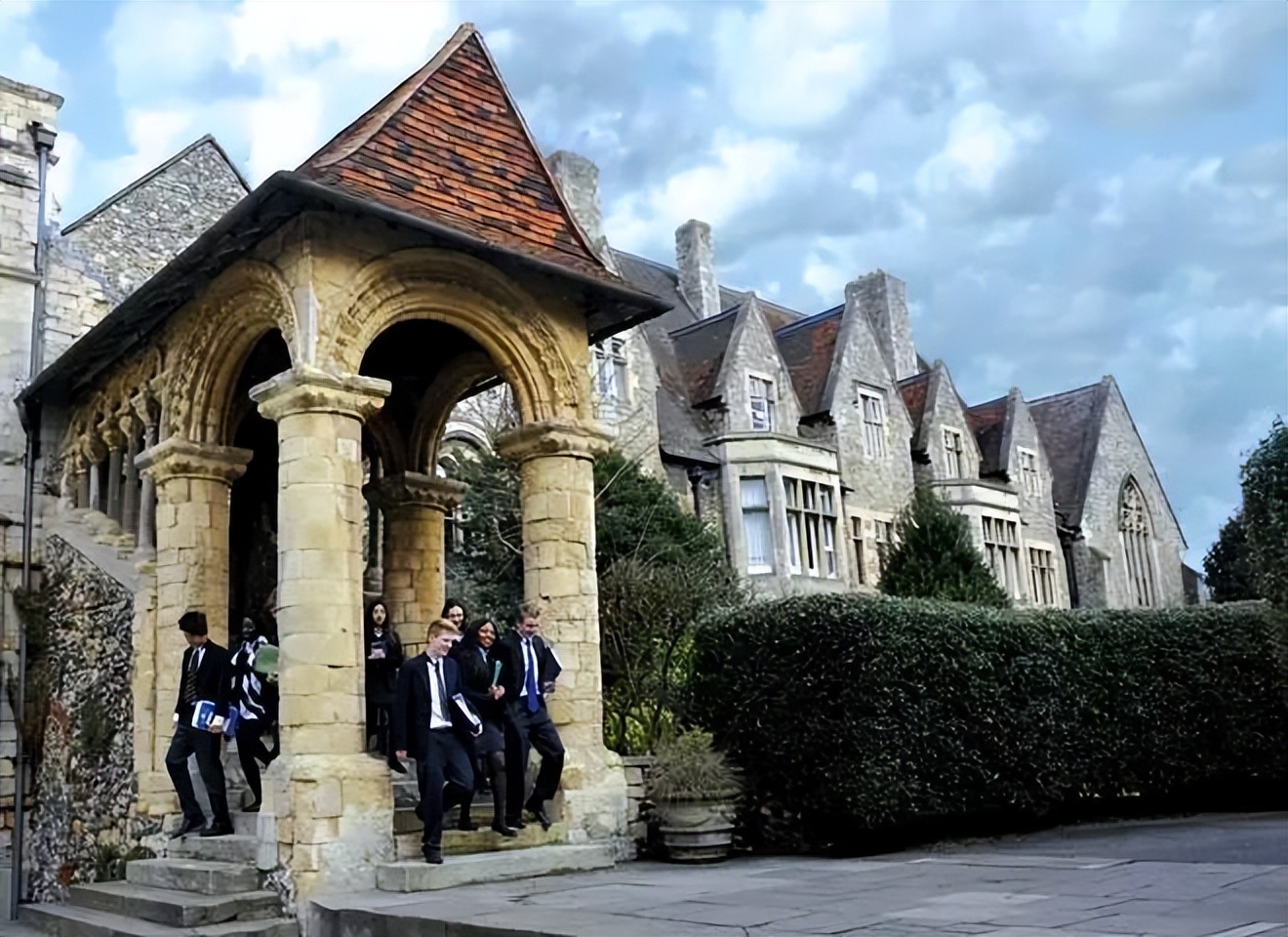 英国王室怎样住进白金汉宫,英国哈罗国际入学条件