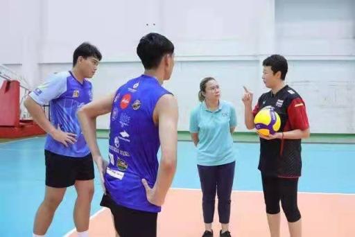 冯坤嫁给泰国女排教练,女排队长冯坤结婚了吗