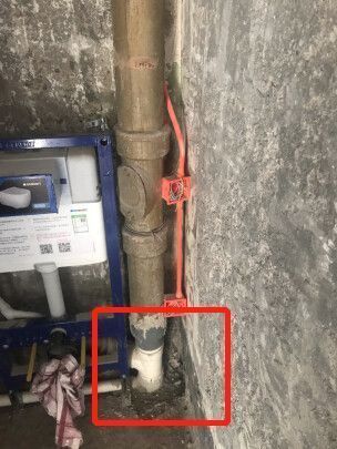 壁挂马桶可以装在空心砖上么,要多厚的墙才可以装壁挂马桶