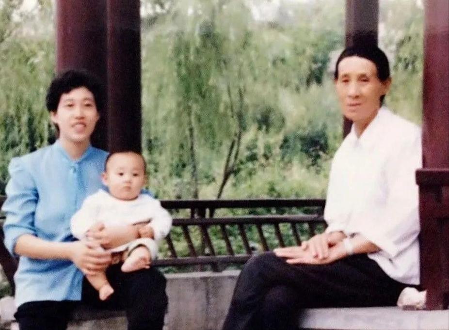 演员于和伟简历和他妻子照片,演员于和伟的家庭生活幸福吗