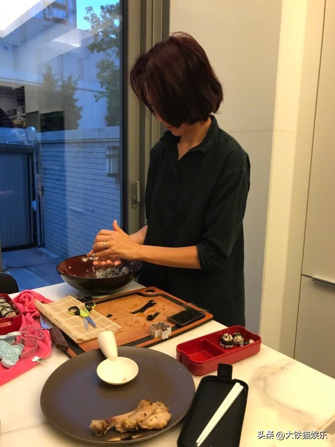 表面是女神,表面上是女神