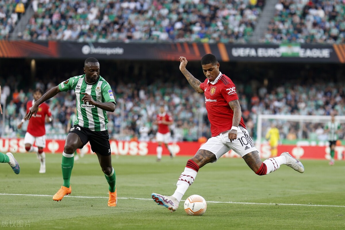 英超阿森纳1-2遭埃弗顿补时绝杀,英超首轮阿森纳爆冷