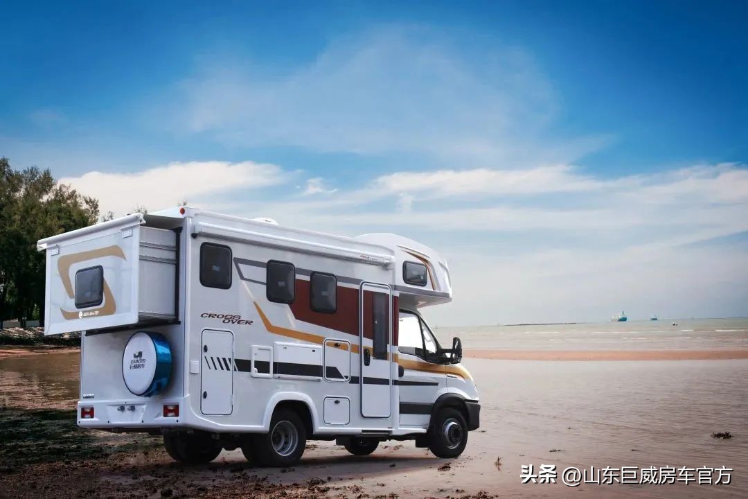 178万依维柯双拓展房车,依维柯b型房车