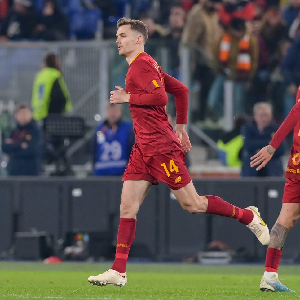 补时14分钟,依然无法阻挡穆里尼奥前进,哨响后,迪巴拉闭上眼睛