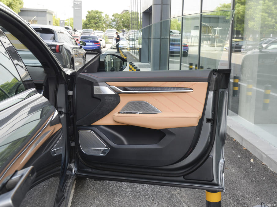 销量节节高推荐ME版2022款极氪001该怎么选