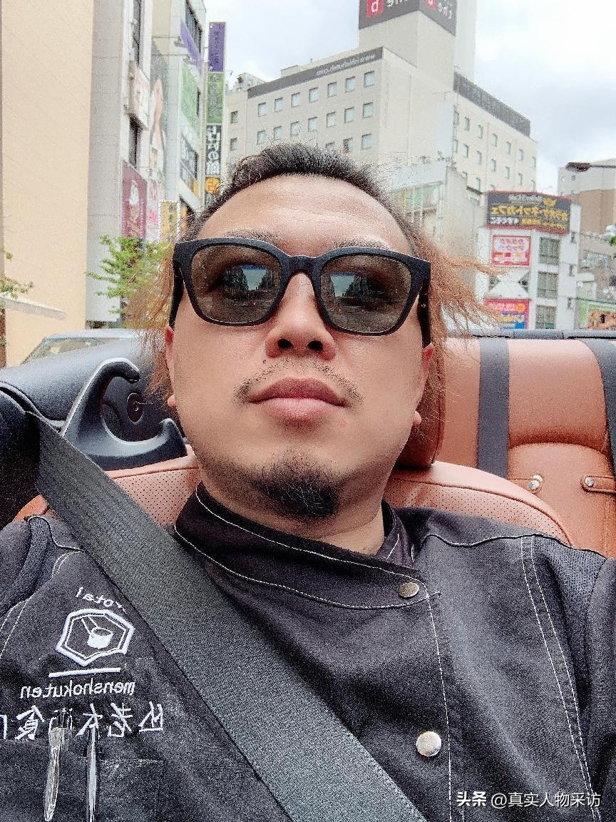 大学生卖肉夹馍一年赚100多万,在日本卖肉夹馍