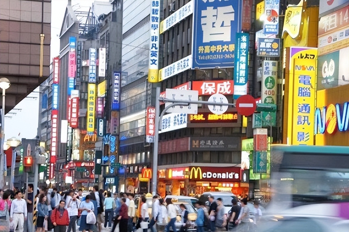 中国反制奏效，尹锡悦为其疯狂付代价，支持率再次出现暴跌