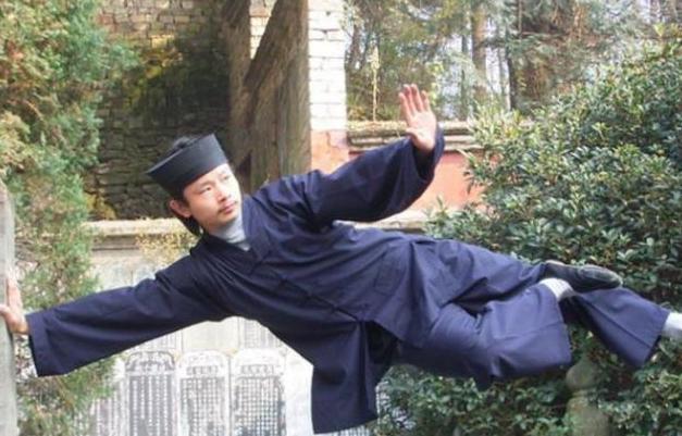 武当山轻功第一人陈师行翻车,世界轻功第一人陈师行