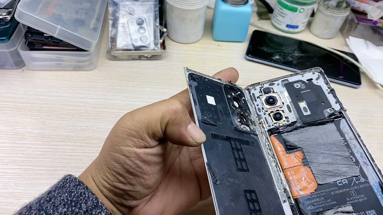 荣耀20进水屏不亮维修,荣耀平板进水维修