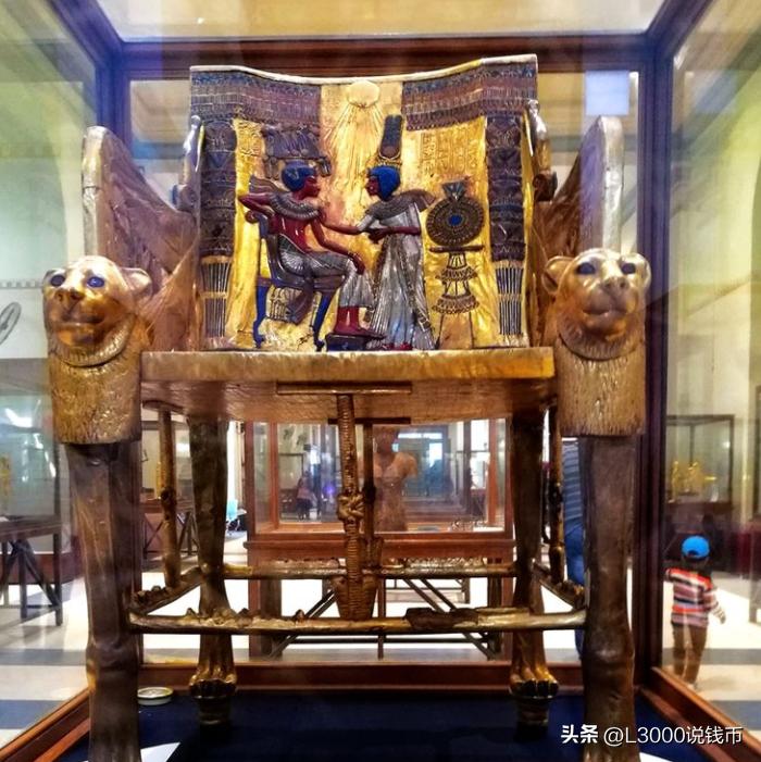 2015年发行的三角形纪念币,方形纪念币发行量