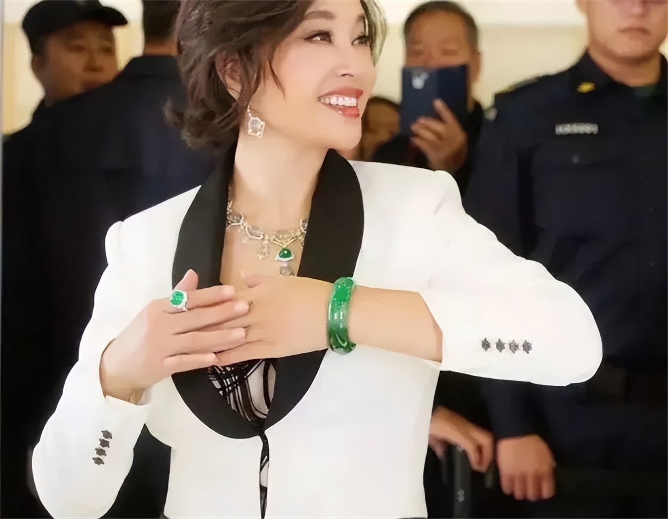 八位花钱如流水的女星,花钱如流水的四个女星