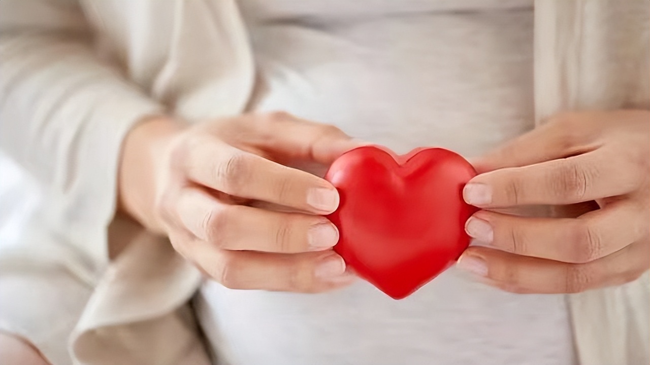 为什么有些女生一碰爱情就心乱,有的女人一碰就笑这是什么原因