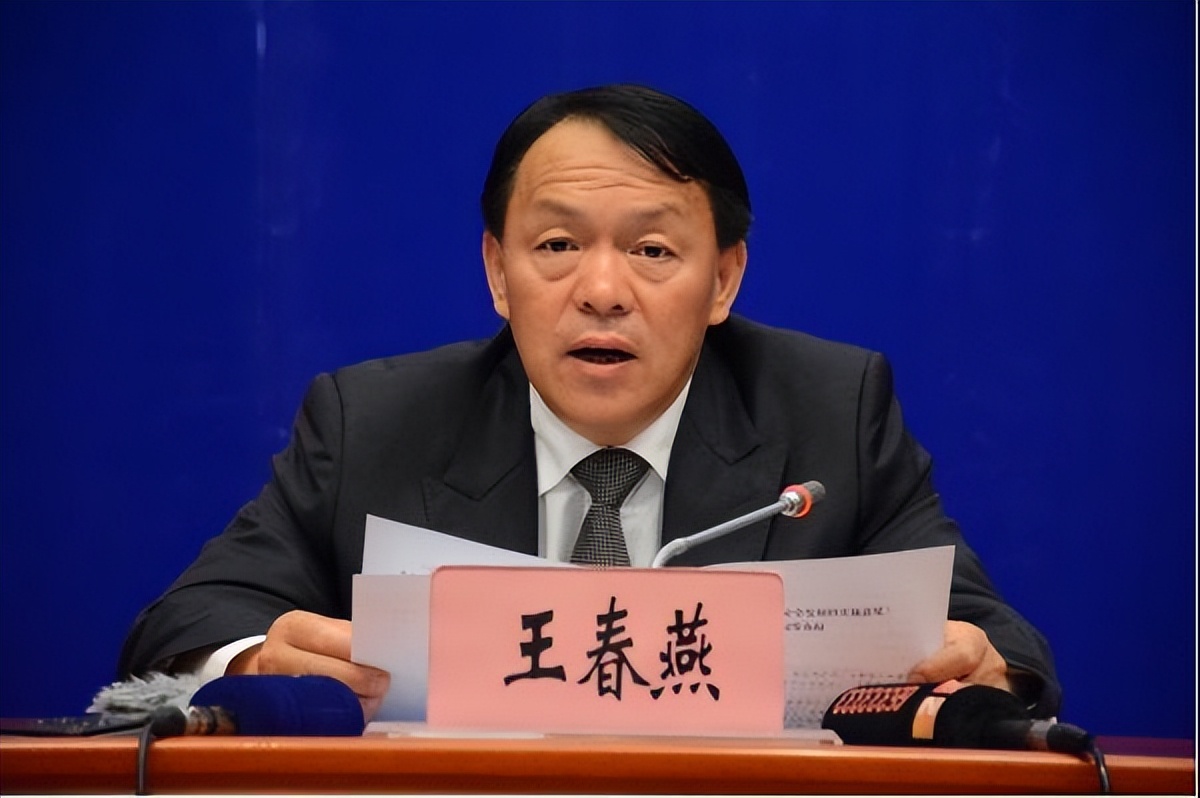 警花副局长聚众吸毒,迫使下属与其发生关系,三观尽毁无下限