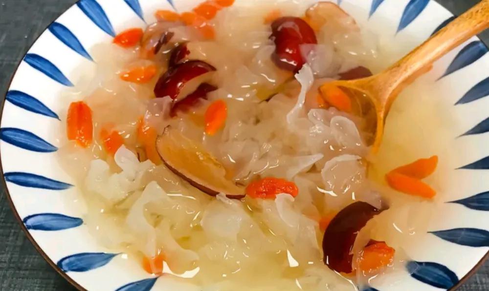 阳康后一直咳嗽喝什么汤,阳康后需不需吃润肺的食物