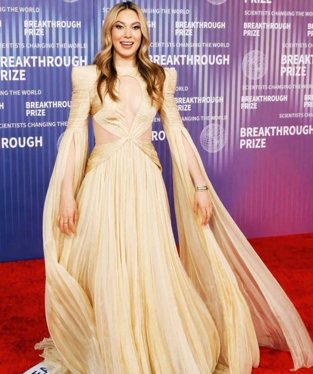 章泽天礼服套装,章泽天华服