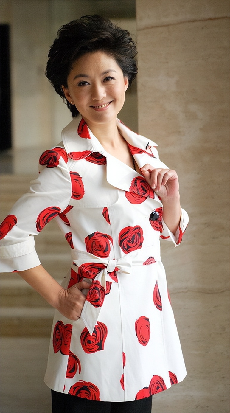 海霞妈妈年轻照片,48岁海霞的母亲