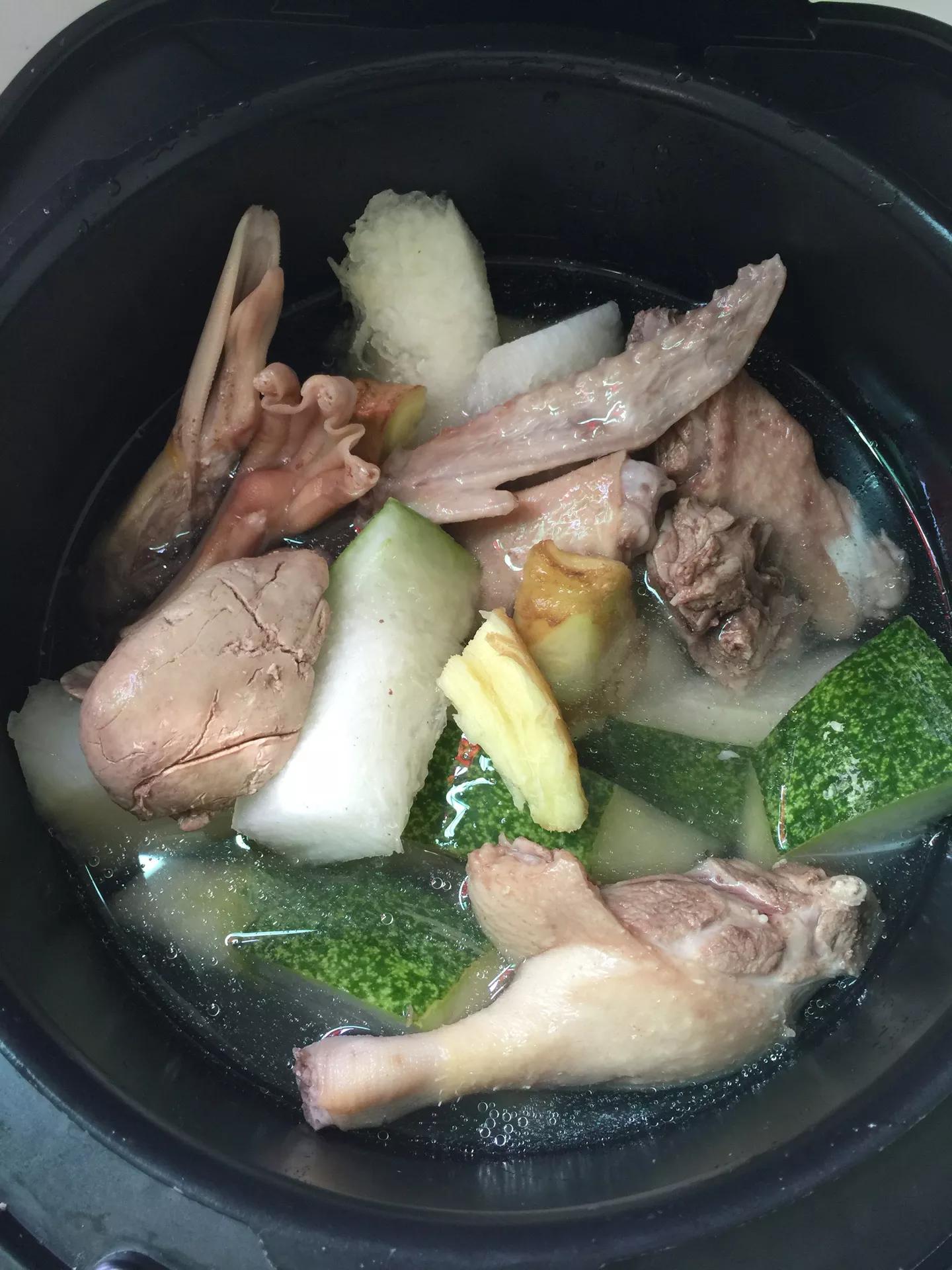 夏天冬瓜煲鸭汤的做法,适合夏天喝的冬瓜素汤