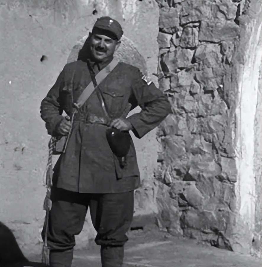 1944年*德朱**赠送美国记者一匹骡子,3天后美国记者:再送一匹