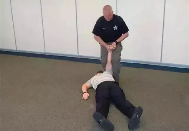 公安捕警基本知识,民警抓捕十大技巧