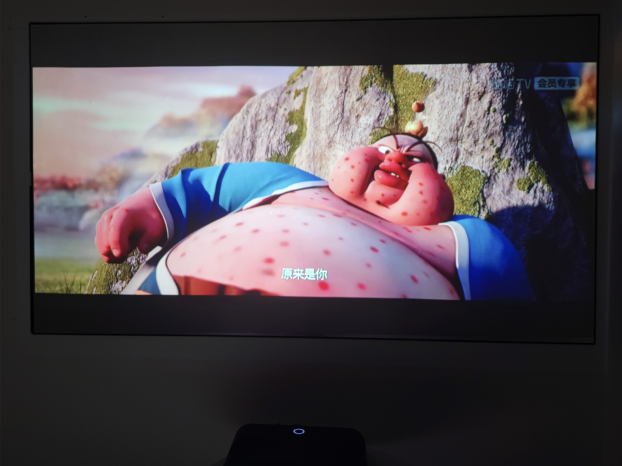 坚果S1Ultra菲涅尔屏增益幕布评测：磁吸安装+2.6倍亮度提升