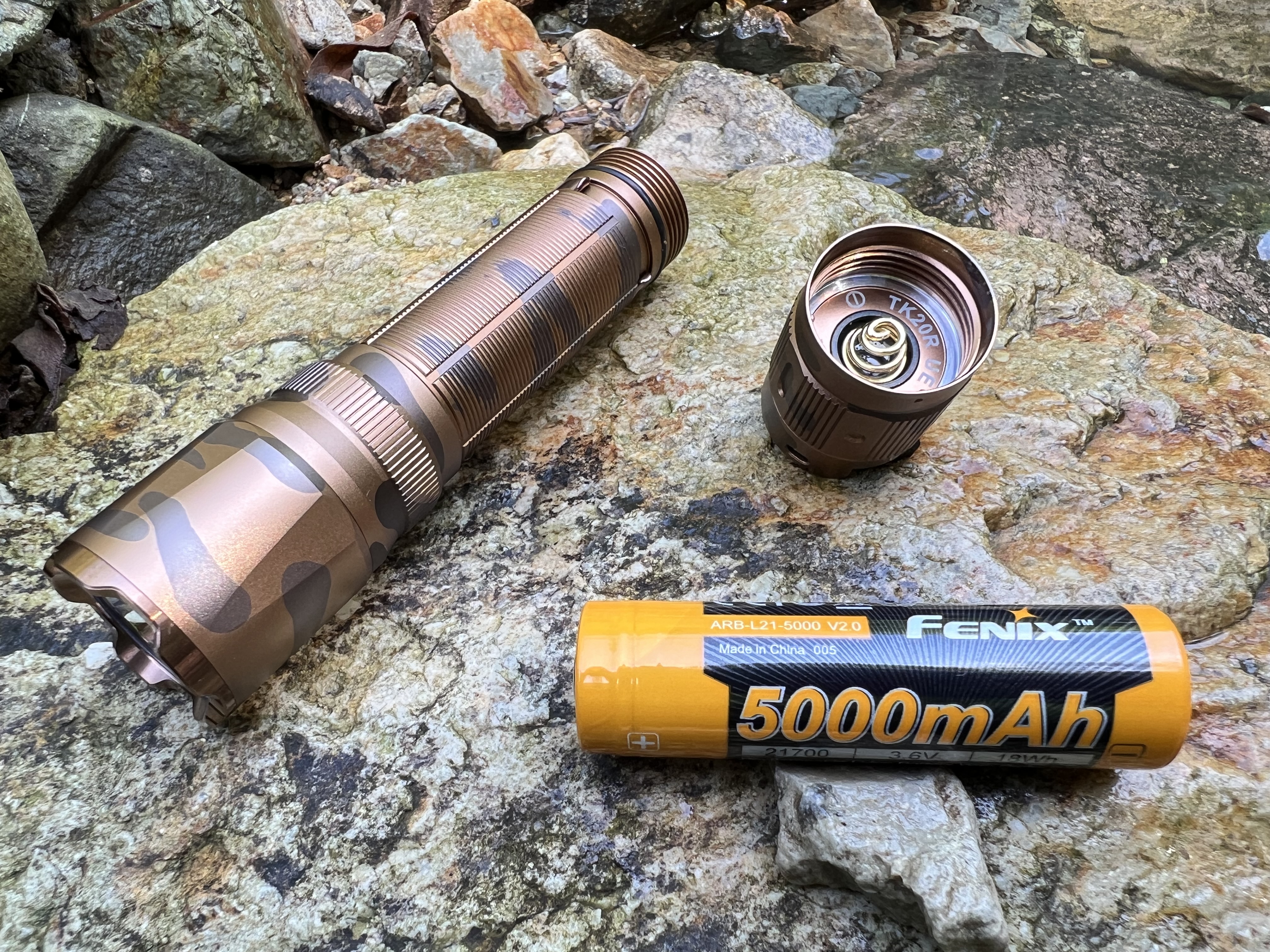 fenixtk22手电评测,fenixtk20uev2.0战术手电