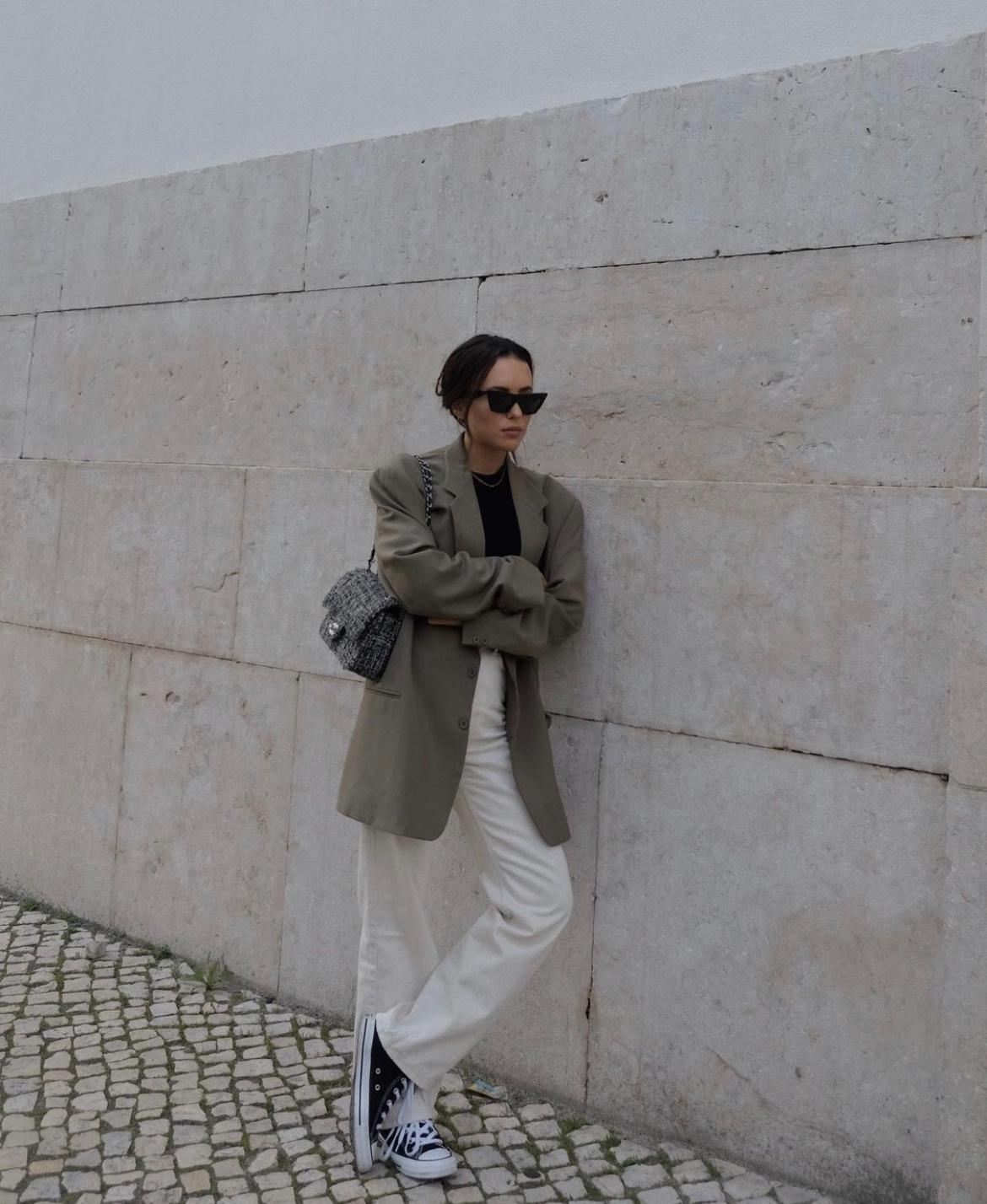 粉色帆布鞋适合多大年纪的人穿,不管什么年龄都百搭