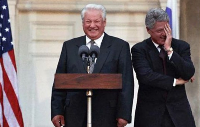 俄新书爆料：瞒着希拉里，叶利钦曾安排克林顿在克宫洗手间喝酒