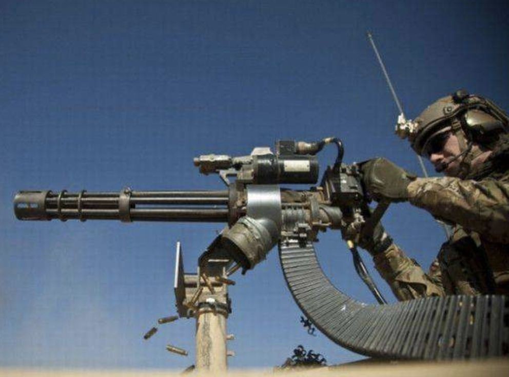 加特林跟马克沁哪个厉害,马克沁与加特林对射