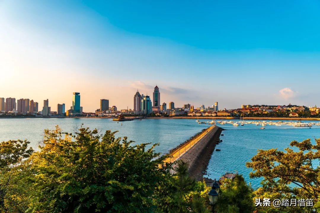 青岛被誉为北方明珠,青岛被称为东方瑞士的原因