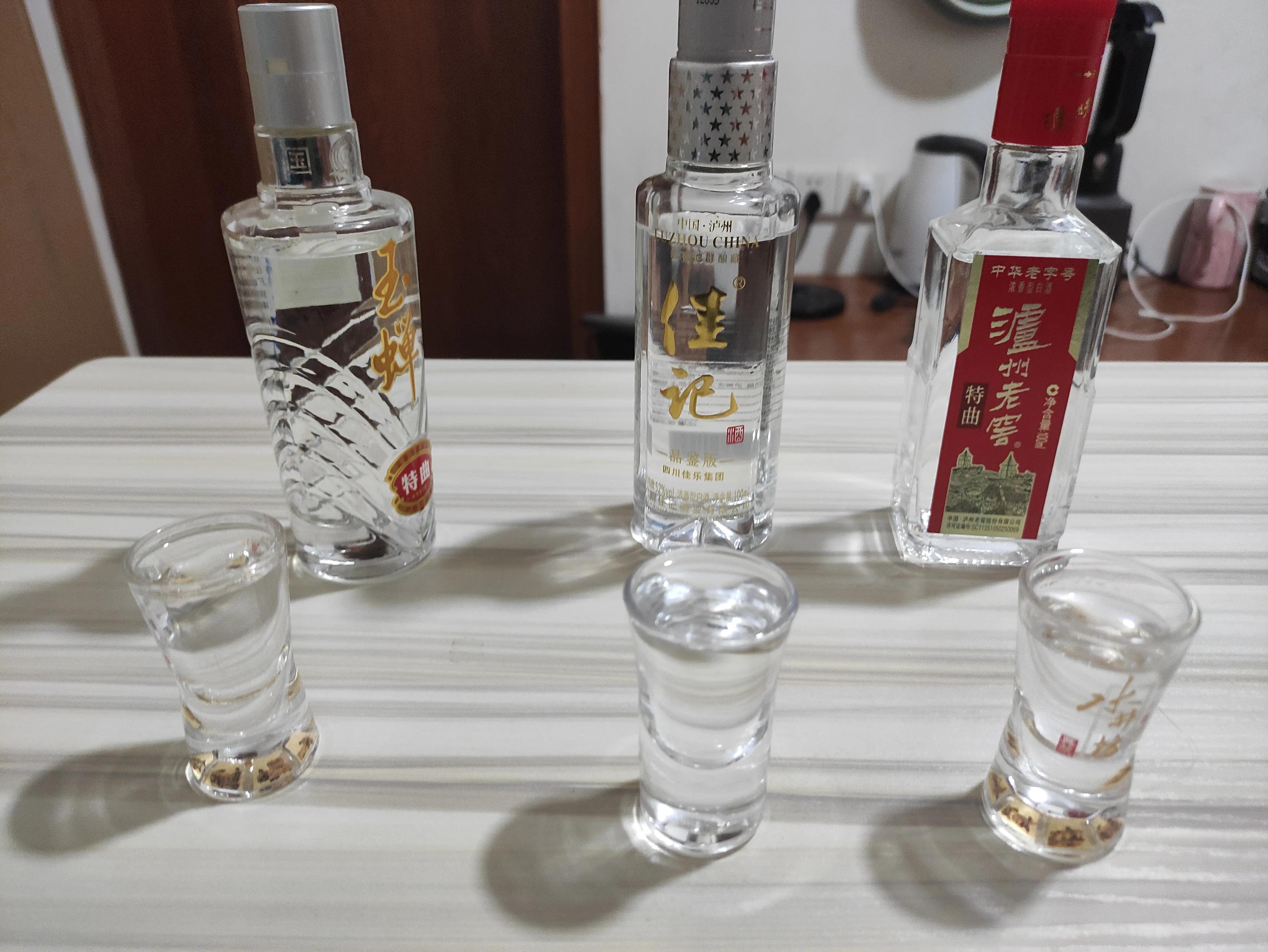 泸州老窖头曲与玉蝉特曲哪个好,玉蝉特曲吊打泸州老窖特曲