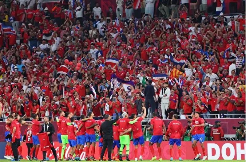 足球身价最高的是不是内马尔,身价最高的足球运动员梅西