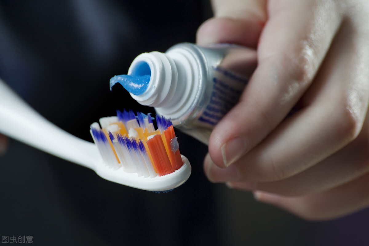 手被502胶水粘住了怎么办教你一招,手被502胶水粘住了怎么解决