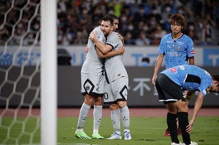 梅西替补首秀轰联赛处子球,梅西打进巴萨生涯的首球