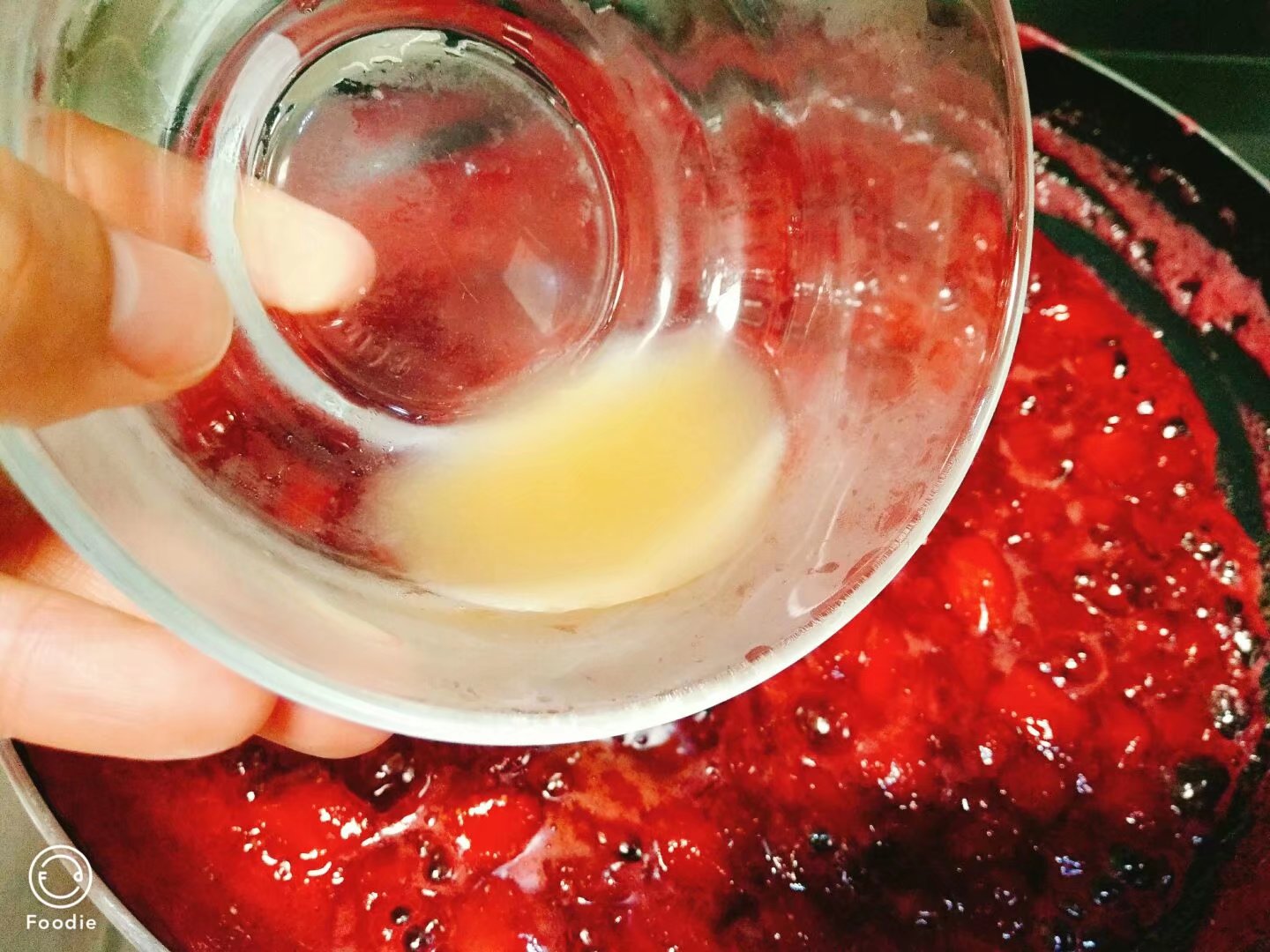 自制草莓酱安全无添加超级好吃,自制草莓酱冰箱放一年还能吃吗