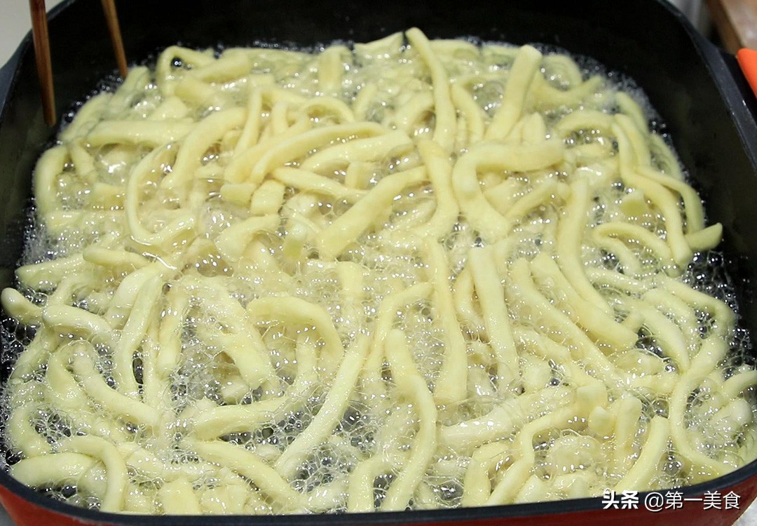 一碗面粉俩鸡蛋做低糖少油小零食,一碗面粉2勺糖做出小零食