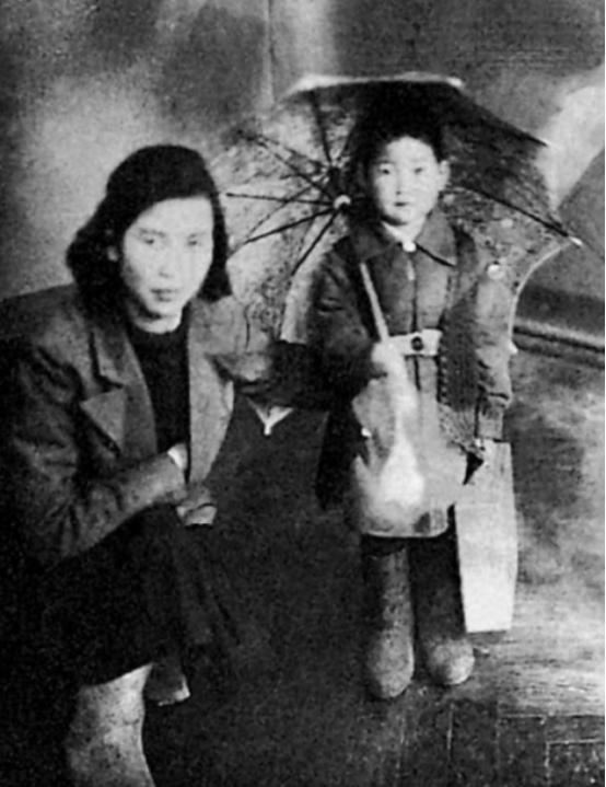 66年听侄女贺小平说，要坐火车去北京，*子珍贺**：小平，我也要去