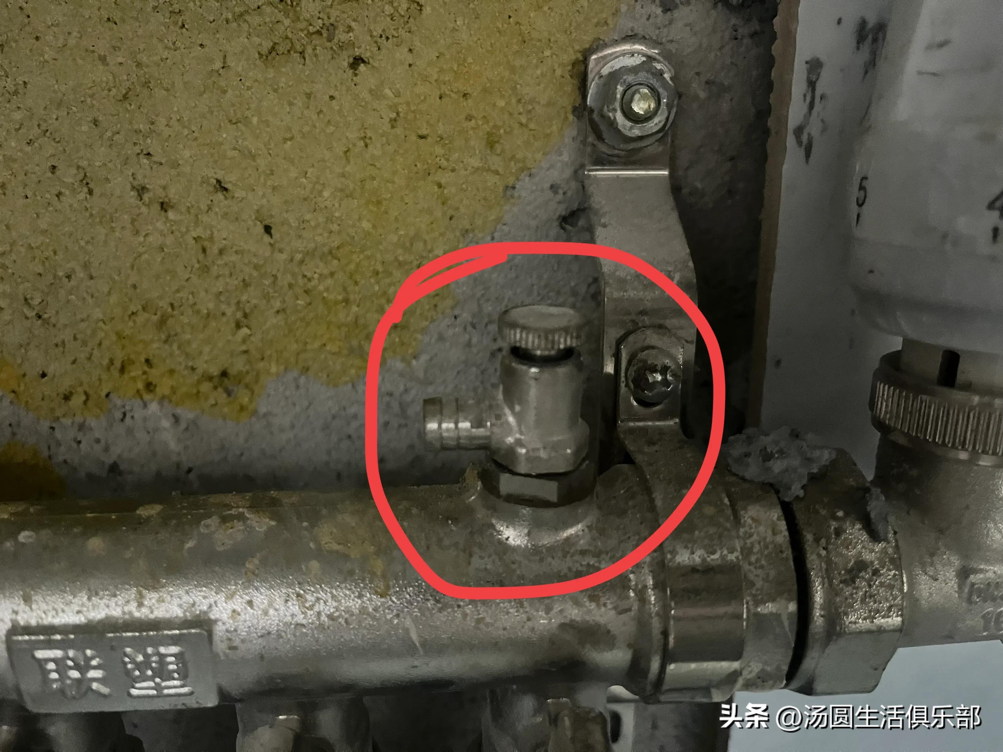 暖气不热回水管一直流着水可以吗,普通暖气回水不热只需一招